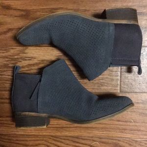TOMS Deia Bootie - grey perforated, size 6.5